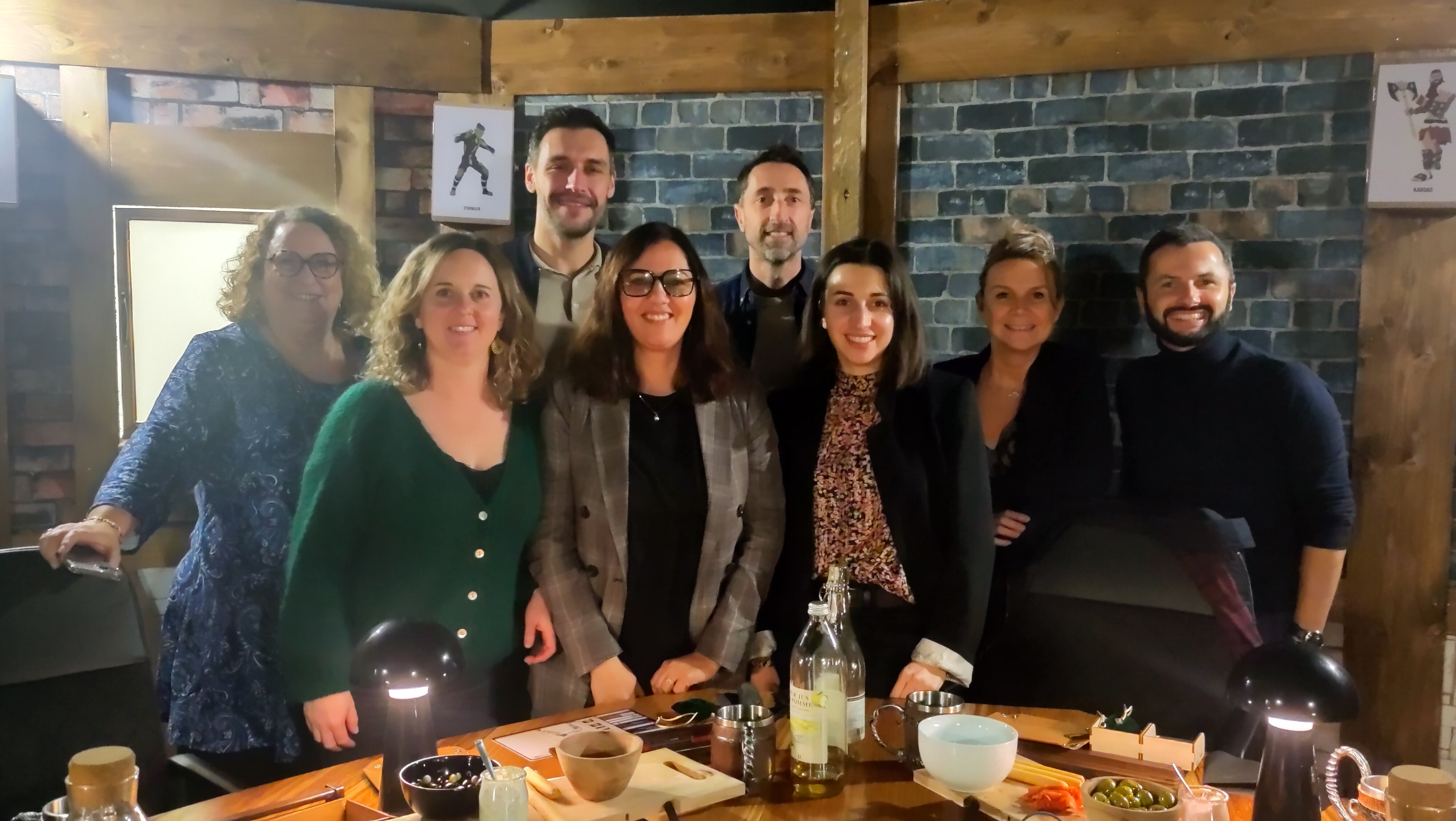 Le débriefing et la photo souvenir d'un groupe de joueurs après 3h d'immersion à Tours.